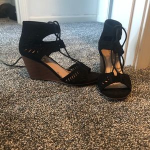 Black wedges
